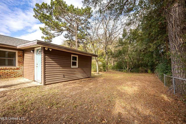 1107 Le Badine Court, Ocean Springs, MS 39564