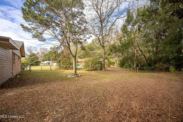 1107 Le Badine Court, Ocean Springs, MS 39564