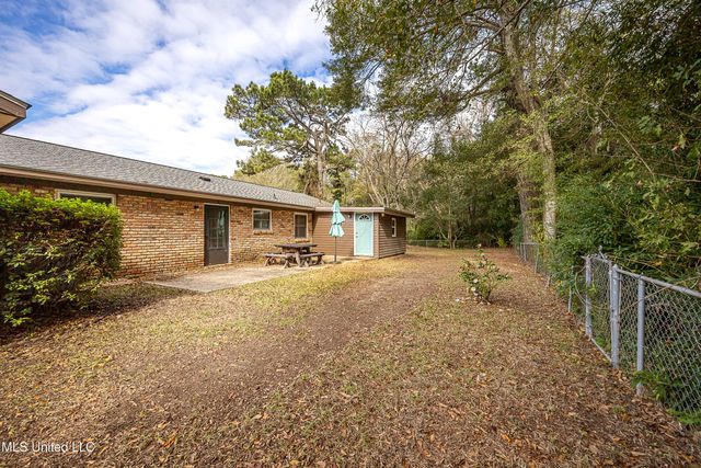 1107 Le Badine Court, Ocean Springs, MS 39564