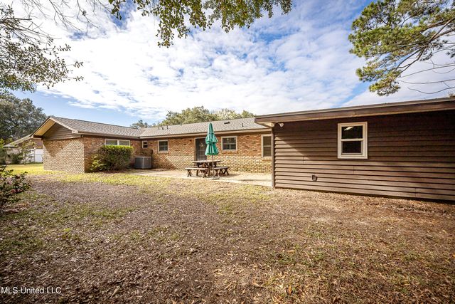 1107 Le Badine Court, Ocean Springs, MS 39564
