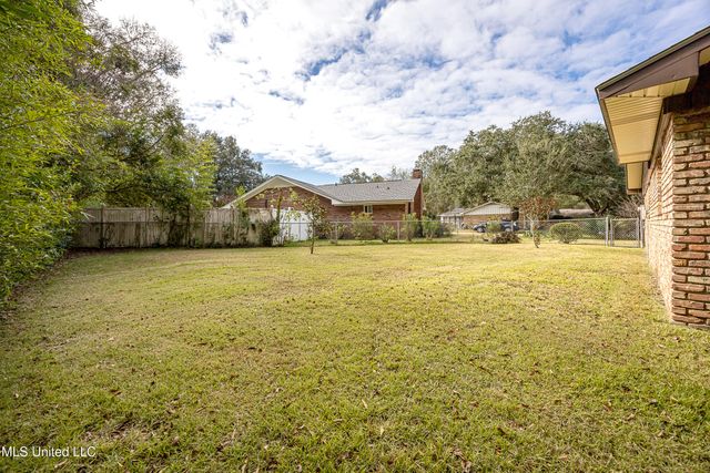 1107 Le Badine Court, Ocean Springs, MS 39564