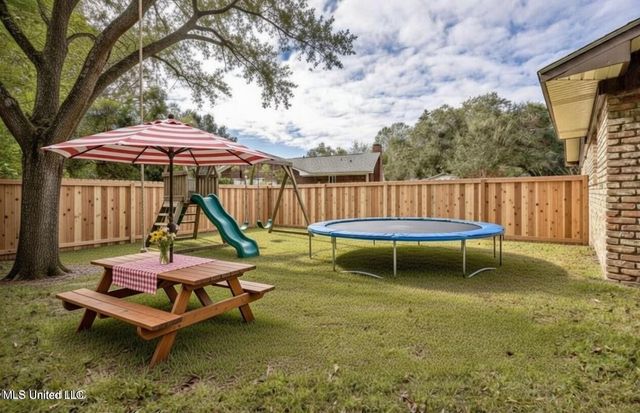 1107 Le Badine Court, Ocean Springs, MS 39564