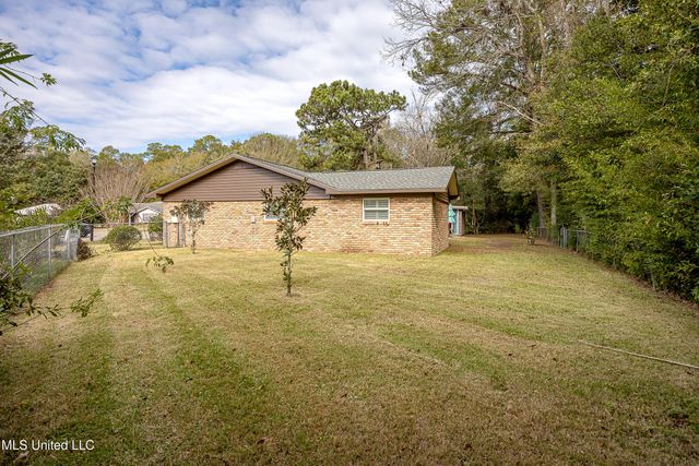 1107 Le Badine Court, Ocean Springs, MS 39564