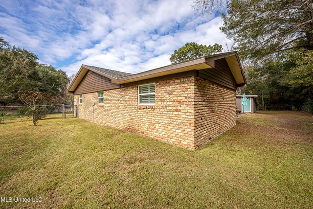 1107 Le Badine Court, Ocean Springs, MS 39564