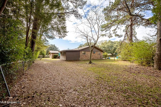 1107 Le Badine Court, Ocean Springs, MS 39564