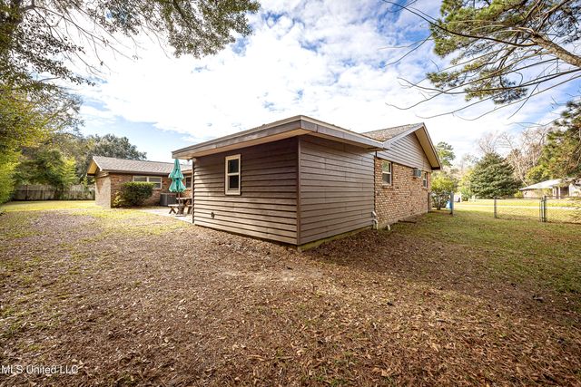 1107 Le Badine Court, Ocean Springs, MS 39564