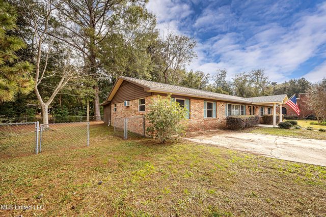 1107 Le Badine Court, Ocean Springs, MS 39564