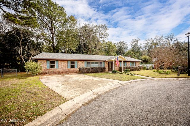 1107 Le Badine Court, Ocean Springs, MS 39564