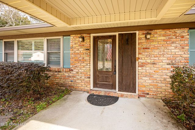 1107 Le Badine Court, Ocean Springs, MS 39564