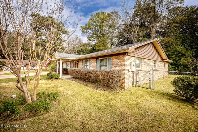 1107 Le Badine Court, Ocean Springs, MS 39564