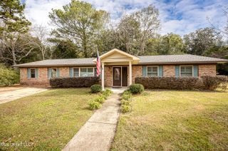 1107 Le Badine Court, Ocean Springs, MS 39564