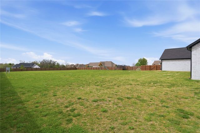 18157 Pepper Hills Drive, Siloam Springs, AR 72761
