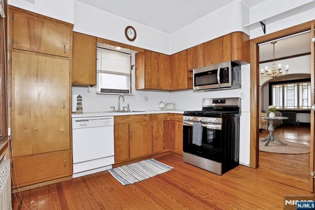 5-10 Hartley Place, Fair Lawn, NJ 07410
