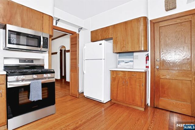 5-10 Hartley Place, Fair Lawn, NJ 07410