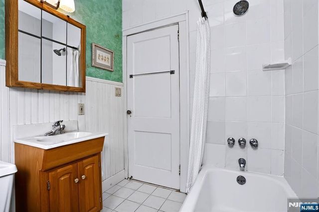 5-10 Hartley Place, Fair Lawn, NJ 07410