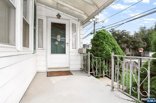 5-10 Hartley Place, Fair Lawn, NJ 07410