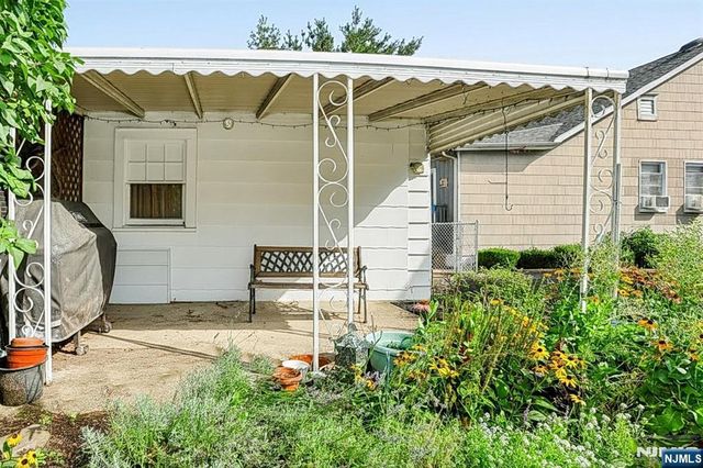 5-10 Hartley Place, Fair Lawn, NJ 07410