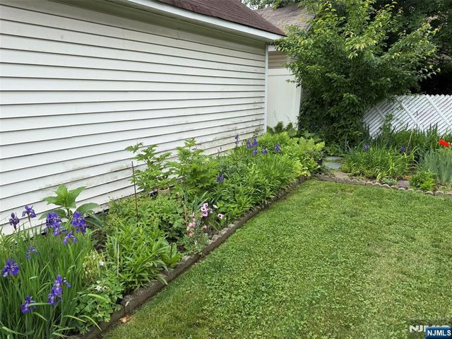 5-10 Hartley Place, Fair Lawn, NJ 07410