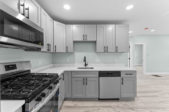 977 Warren, Brockton, MA 02301