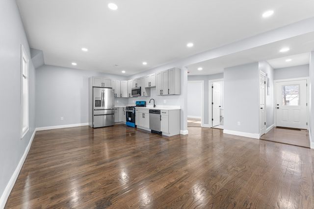 977 Warren, Brockton, MA 02301