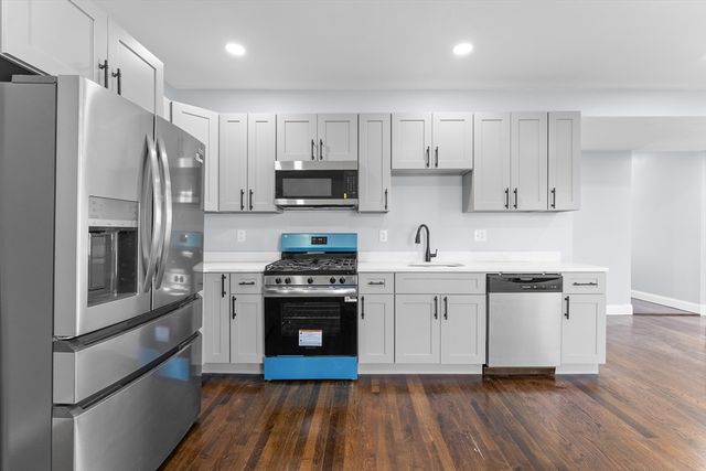 977 Warren, Brockton, MA 02301