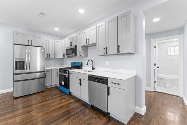 977 Warren, Brockton, MA 02301