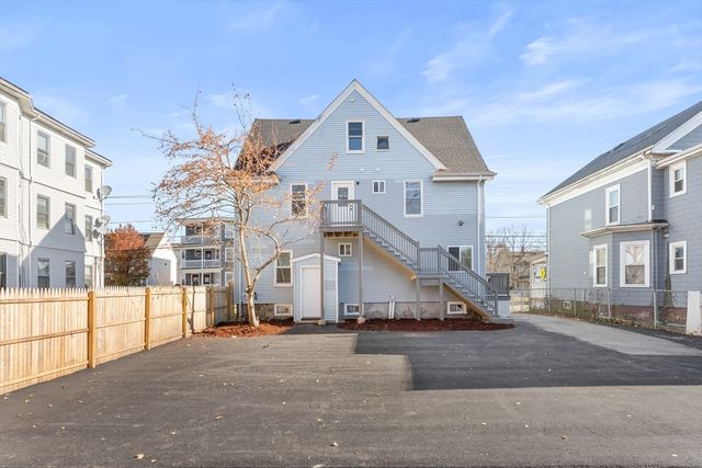 977 Warren, Brockton, MA 02301