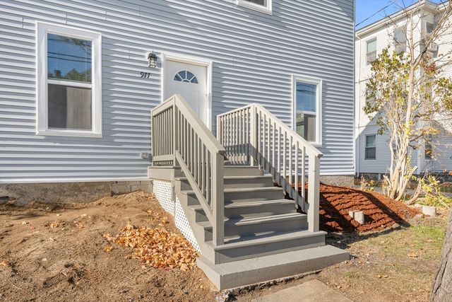 977 Warren, Brockton, MA 02301