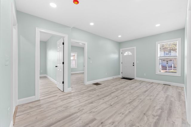 977 Warren, Brockton, MA 02301