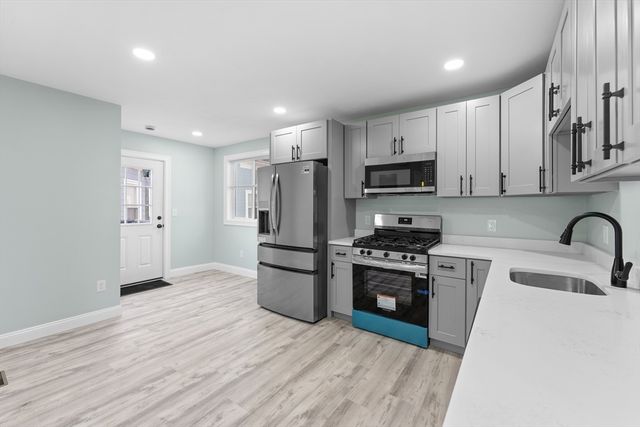 977 Warren, Brockton, MA 02301