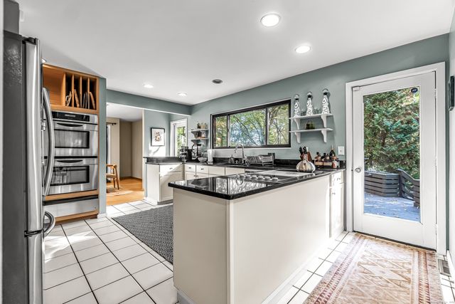 4 Old Gate Lane, Newtown, CT 06470