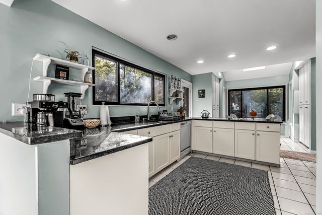 4 Old Gate Lane, Newtown, CT 06470