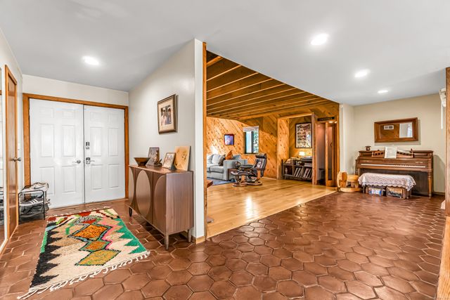 4 Old Gate Lane, Newtown, CT 06470