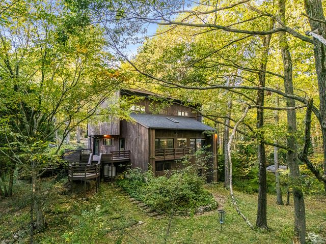 4 Old Gate Lane, Newtown, CT 06470