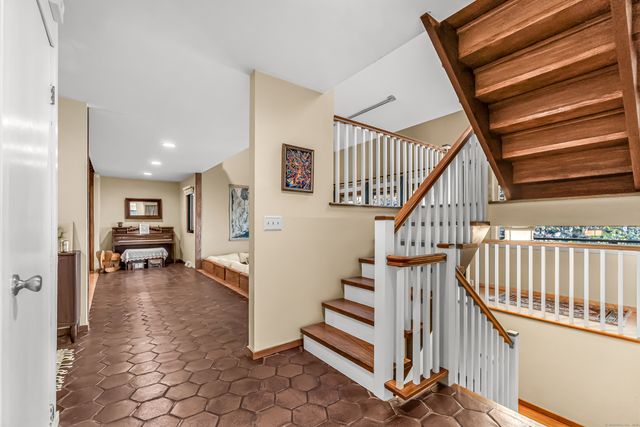 4 Old Gate Lane, Newtown, CT 06470