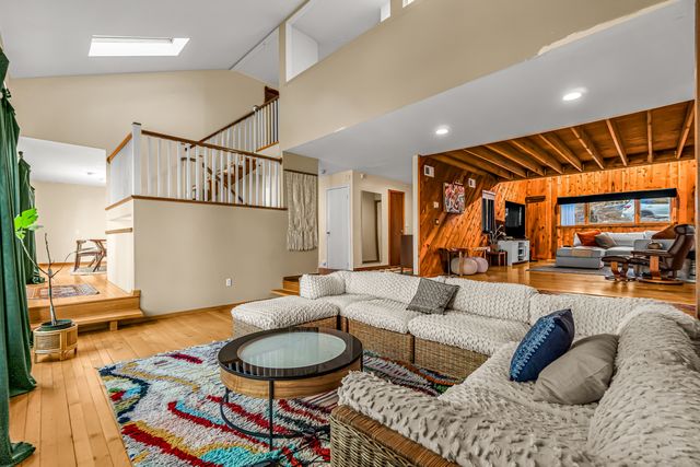 4 Old Gate Lane, Newtown, CT 06470