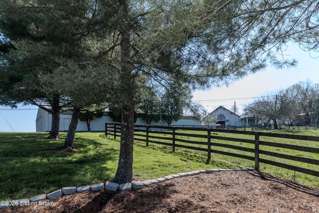 1110 Clark Station Rd, Fisherville, KY 40023