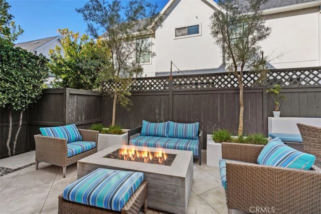 2076 Tablelands Way, Costa Mesa, CA 92627