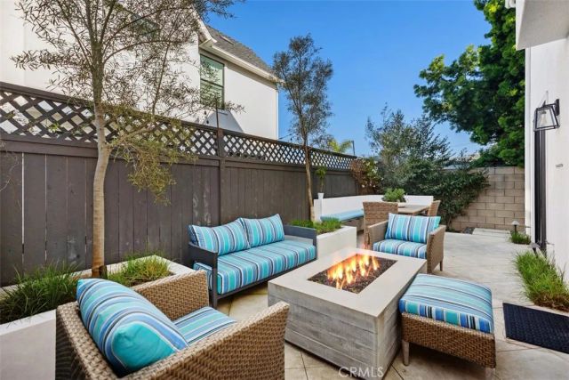 2076 Tablelands Way, Costa Mesa, CA 92627