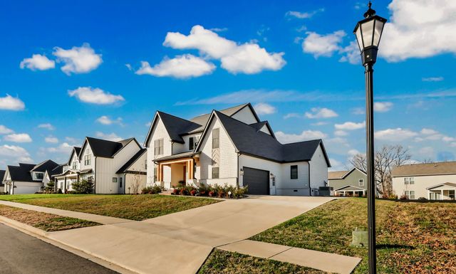 867 Shady Bluff Trl, Clarksville, TN 37043