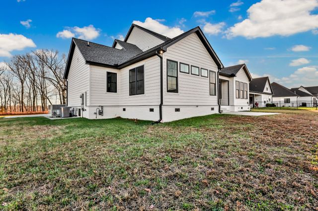 867 Shady Bluff Trl, Clarksville, TN 37043