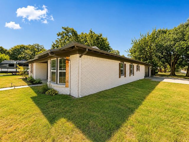 102 E Highland Drive, Irving, TX 75062