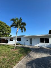 6828 SW 5th St, Pembroke Pines, FL 33023