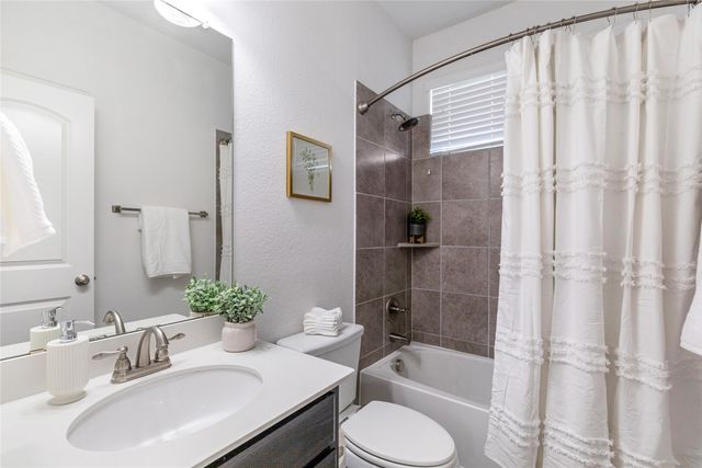 269 Flower Ridge Drive, Fort Worth, TX 76108