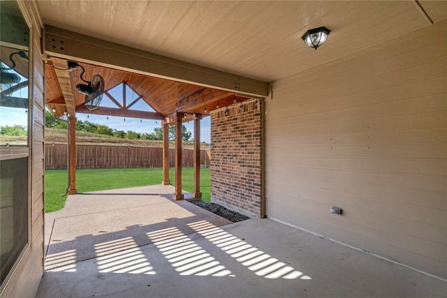 269 Flower Ridge Drive, Fort Worth, TX 76108
