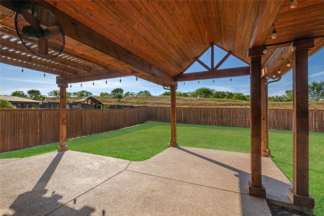 269 Flower Ridge Drive, Fort Worth, TX 76108
