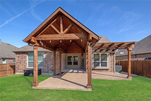 269 Flower Ridge Drive, Fort Worth, TX 76108