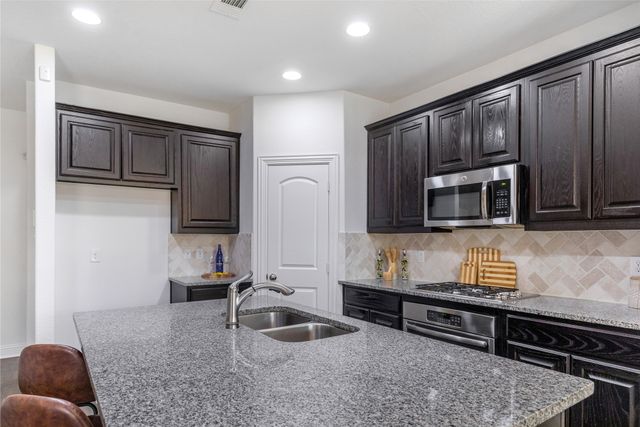 269 Flower Ridge Drive, Fort Worth, TX 76108