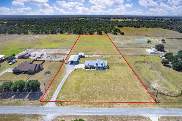 247 S Palo Alto Dr, Floresville, TX 78114