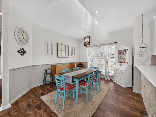 247 S Palo Alto Dr, Floresville, TX 78114